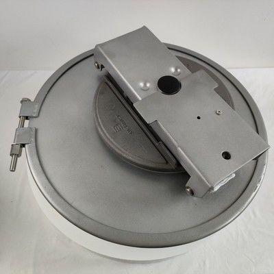 Un bon prix. Type de bride, raccords de couverture de puits de réservoir d'eau pneumatique MC460C en ligne